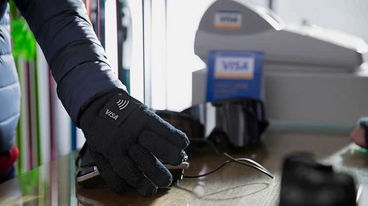 Pagamento conctaless con wearable - I guanti Visa disponibili ai Giochi Invernali di PyeongChang 2018