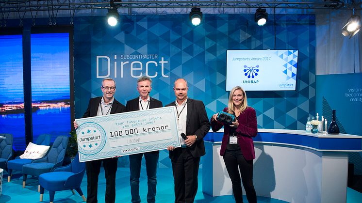 Unibap, som vann årets Subcontractor Jumpstart, fick ta emot en innovationscheck på 100 000kr som får nyttjas hos Sveriges ledande industridesignföretag Shift Design & Strategy.