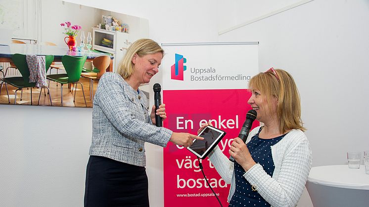 Bostadsförmedlingens vd, Mona Lindén (till höger) tillsammans med Sveriges finansminister Magdalena Andersson i samband med invigningen 2016.