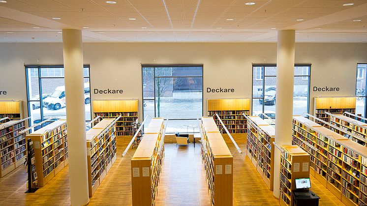 Hässleholms stadsbibliotek erbjuder hemkörning till riskgrupper under coronakrisen. Foto: Peter Sandgren