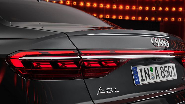 Audi A8 L med OLED-baglygter