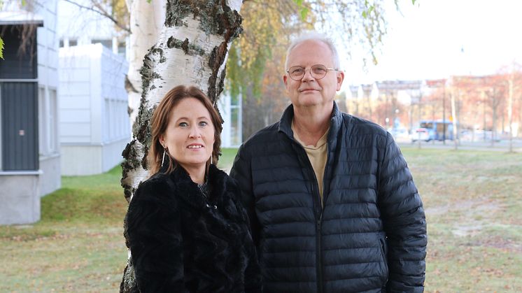 Sofia Mayans, vd, och Dan Holmberg, forskningschef, är grundare av Umeåbolaget InfiCure Bio, som har signerat tre nya avtal under oktober. – En energikick för hela verksamheten, säger Sofia Mayans. Foto: Maria Hörnberg