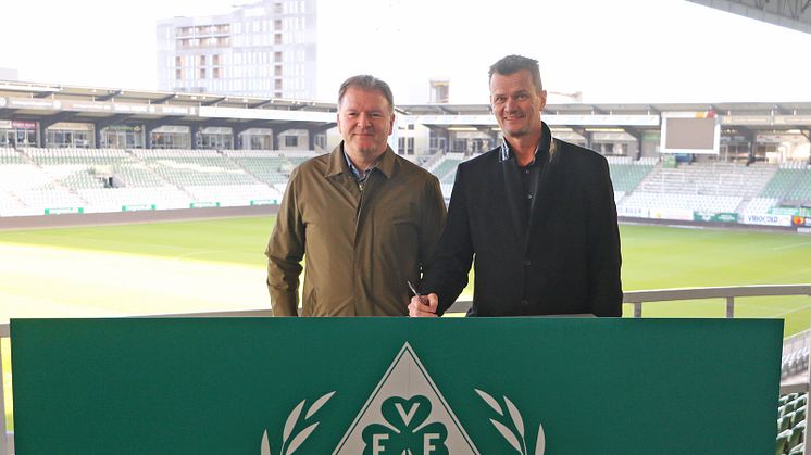 Morten Jensen og Claus Bertelsen, direktører for henholdsvis Viborg FF og Peter Larsen Kaffe.