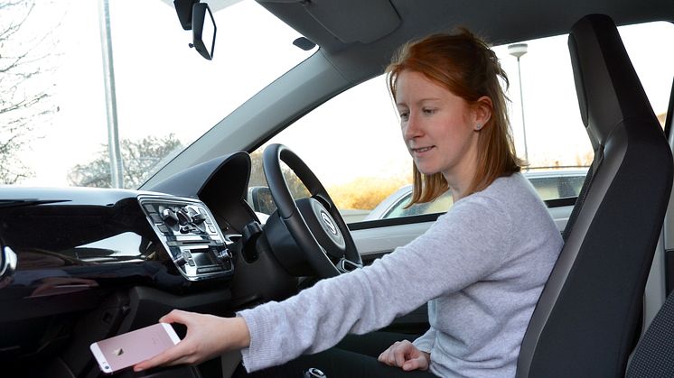 Your New Year’s resolution: stop using your handheld phone at the wheel