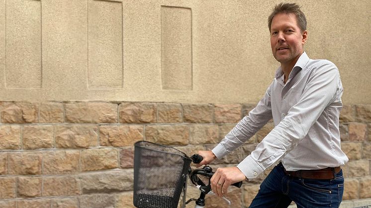 Måns Bengtsson gjør din vanlige sykkel om til en elektrisk sykkel.