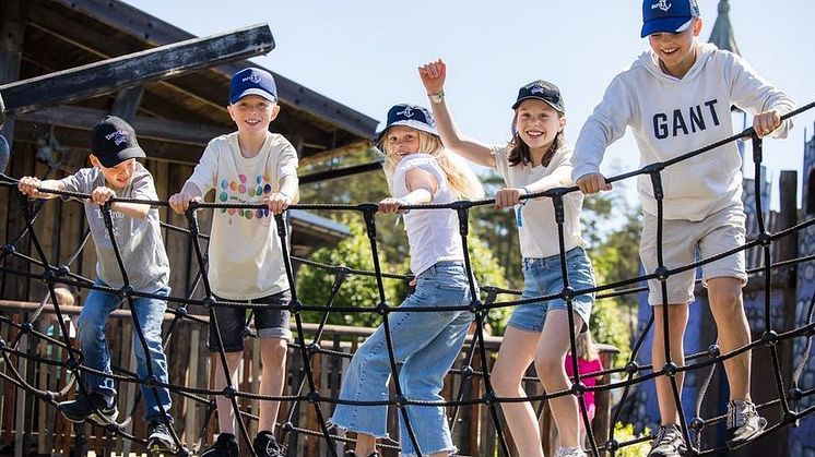 Alla grundskolebarn i Strömstad får fira in sommarlovet på nöjespark!