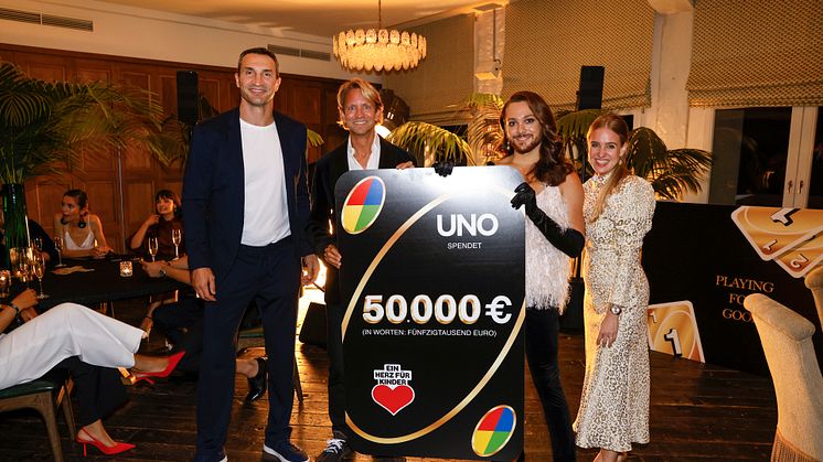 Beim Event UNO "Playing for Good" wurde eine Spendensumme von 50.000 Euro für BILD hilft e. V. "Ein Herz für Kinder" erzielt.