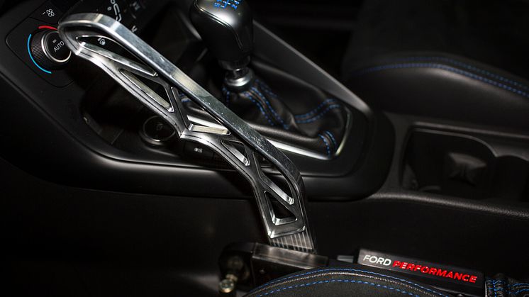 Novinka nazvaná Ford Performance Drift Stick je první elektronicky ovládanou sportovní ruční brzdou na trhu
