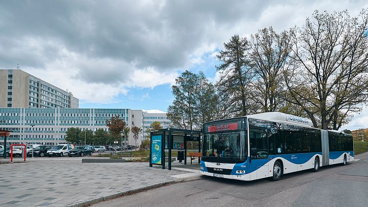 Each vehicle will be fitted with a display with map support that allows the driver to see the exact position of the bus and how it compares to the timetable as well as how the tour should be driven.