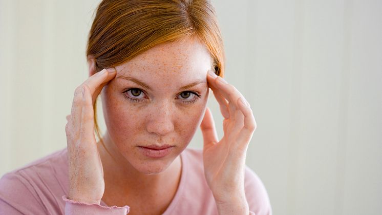 Kopfschmerzen, Übelkeit, Lichtscheue, Lärmempfindlichkeit: Migräne bedeutet eine starke Einschränkung der persönlichen Lebensqualität. 