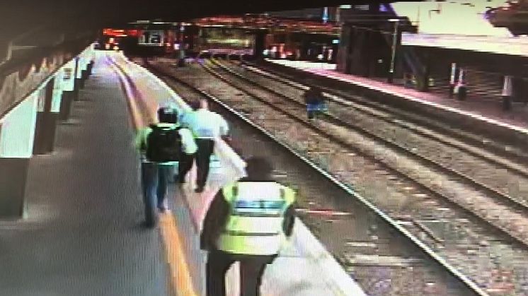 Fare-dodger who assaulted rail staff and ran down the tracks jailed