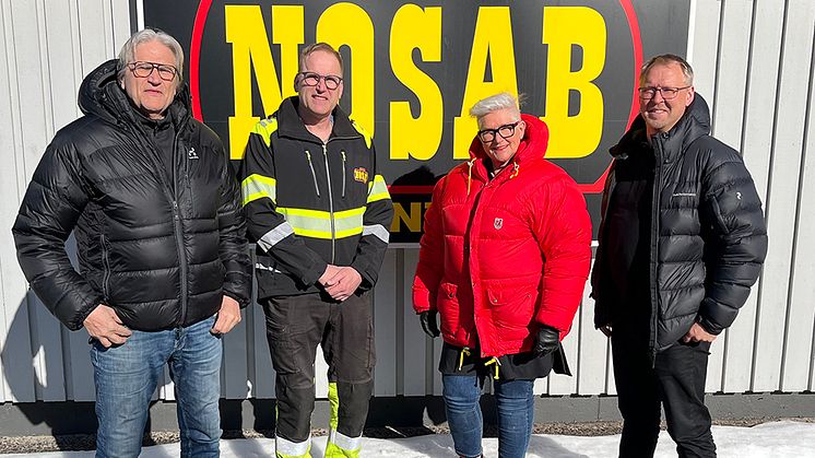 Peter Nordlund, Christer Nordlund och Susanne Oskarsson från NOSAB samt Emil Fhärm, Regionchef Enerco Norr.