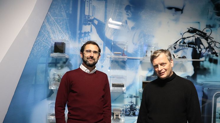 Graphene Week is co-chaired by Georg Duesberg from Bundeswehr University, Munich (right) and Elmar Bonaccurso, from Airbus, Germany (left).