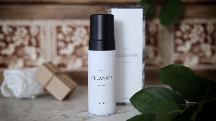 Genial Cleanser Foaming från det svenska varumärket ALLÉL har vunnit Sthlm Beauty Week Award 2021 i kategorien ”Bästa rengöring/mousse”