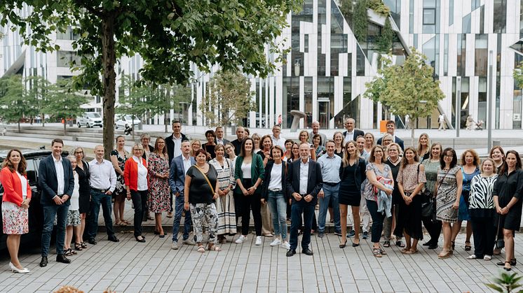 Über 700 Jahre Firmenzugehörigkeit: alltours Inhaber Willi Verhuven ehrte 48 Jubilare in einem Festakt im Steigenberger Parkhotel in Düsseldorf.