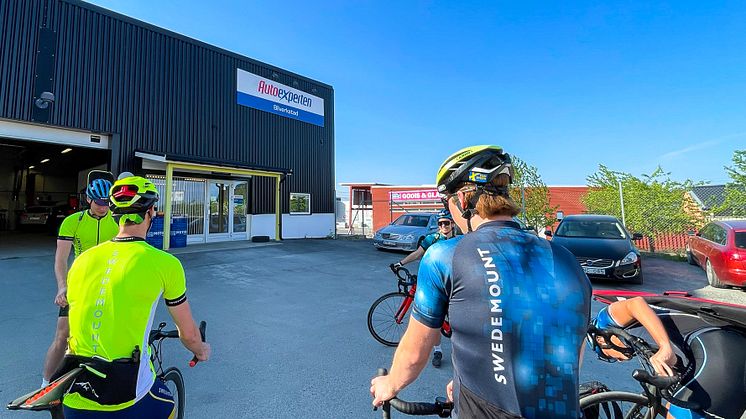 Team Autoexperten cyklar till träningslägret i norska Meråker