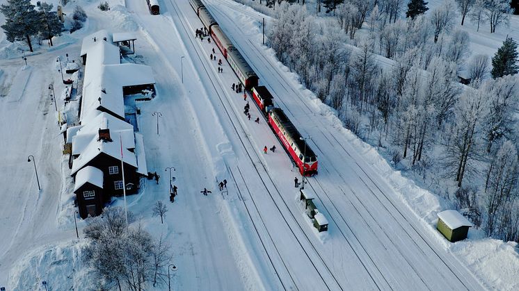 En avgörande del för inlandets attraktionskraft är koldioxidfria transporter för att människor ska vilja fortsätta färdas hit. Foto: John Nilsson/Inlandsbanan