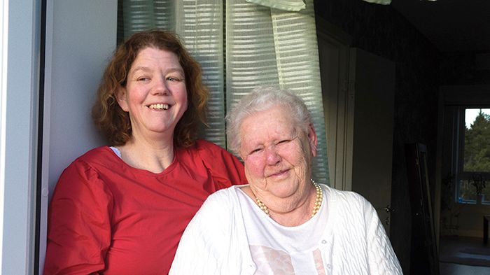 Therese Fatty, till vänster, är en av Märta Erikssons goda grannar.
