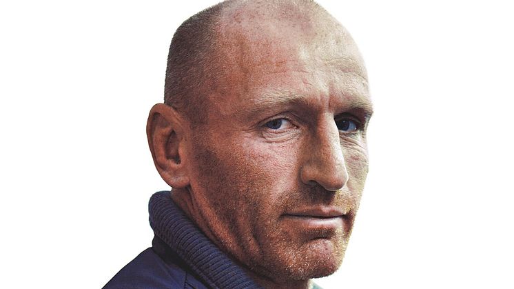 Rugby legend Gareth Thomas calls on runners to join the resolution