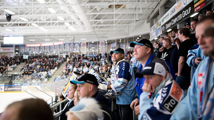 ​En ishockeyhall skapt for tilskuerne