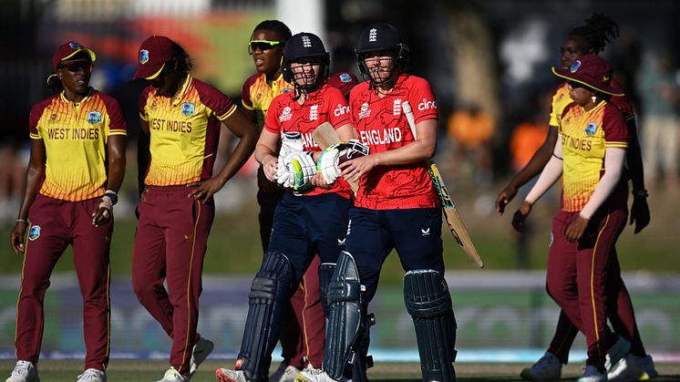 Heather Knight and Nat Sciver-Brunt saw England home