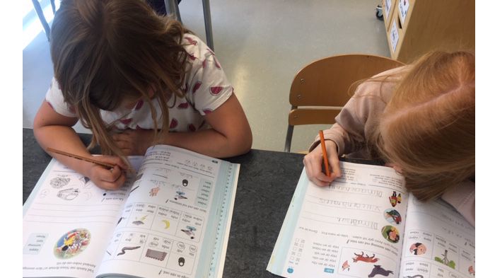 Tusentals elever börjar nu jobba i Ord & Äventyr – ny serie i svenska för lågstadiet