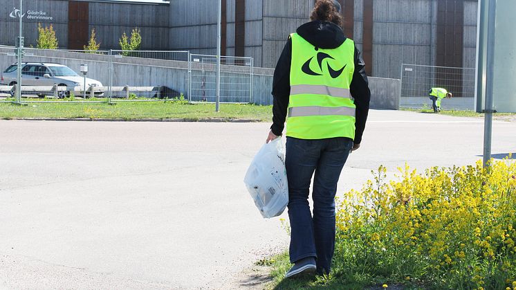 Gästrike återvinnare plockar skräp på No litter day den 16 maj