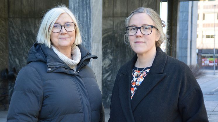 Eva Widergren och Anna Jägvald ute
