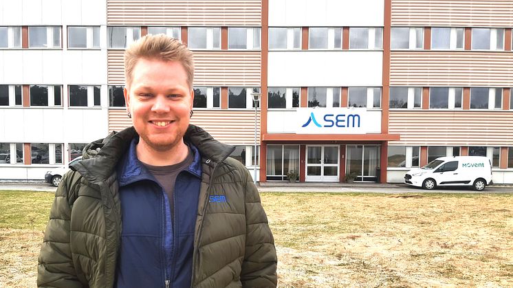Johan Tidholm, utvecklingsingenjör på SEM i Åmål, har fokus på klimatsmarta lösningar för tunga fordon. Foto: Martin Gordon. 