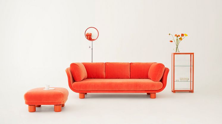 ​​The Famna 2020 sofa is manufactured by OH Sjögrens in Tranås, Sweden, which makes all of Svenskt Tenn’s upholstered furniture. As with the rest of the upholstered furniture in the range, the manufacture of Famna 2020 is high-end “haute couture.”