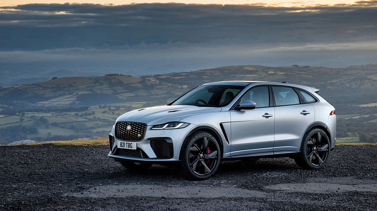 Jag_F-PACE_SVR_22MY_Exterior_Front_3-4_001_ND_110821