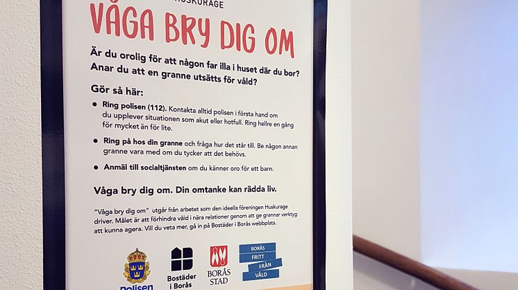Information om "Våga bry dig om" sätts upp i alla trappuppgångar hos Bostäder i Borås