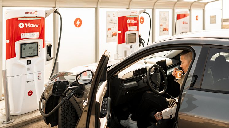 Circle K har tagit reda på svenskarnas inställning till elbilen i en ny stor undersökning