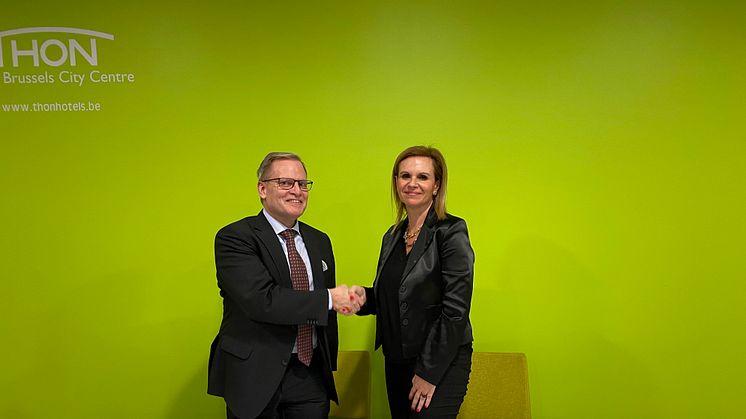 Ulf Hammarström, generaldirektör Swedac och Maria Papatzikou, ordförande för EA:s Multilateral Agreement Council.