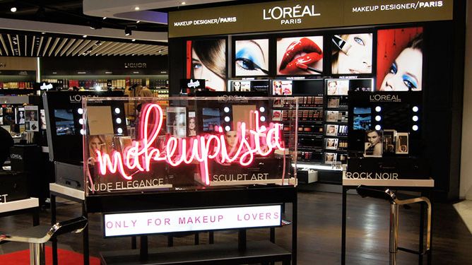 ”Makeupista” för fashionistas först i världen på Arlanda