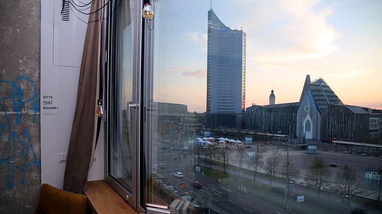 Blick aus den FELIX SUITEN zum Augustusplatz mit Gewandhaus, City-Hochhaus und Universität