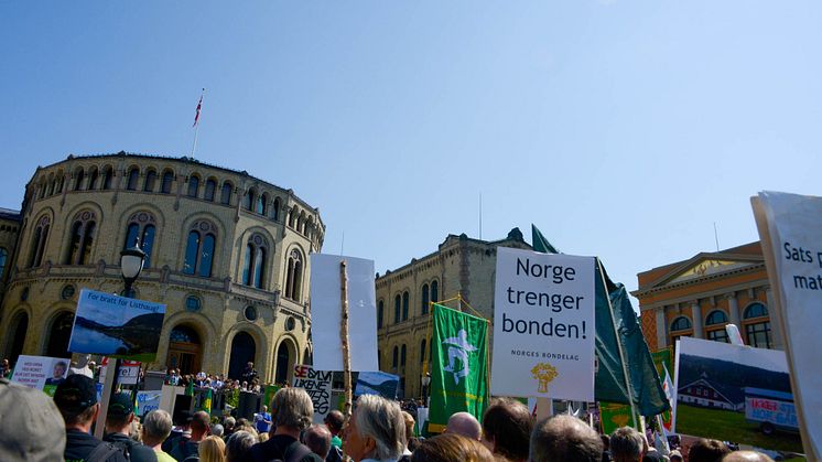 Stemningsbilde fra opptoget etter brudd i jordbruksforhandlingene i 2014. 