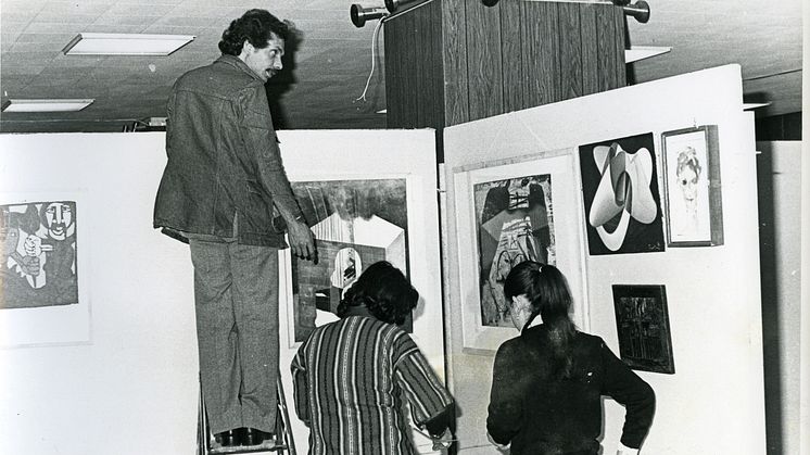 Installering av The International Art Exhibition for Palestine, 1978, Beirut