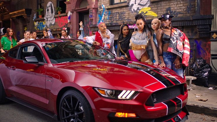 Ford Mustang  i ny Little Mix-musikkvideo 