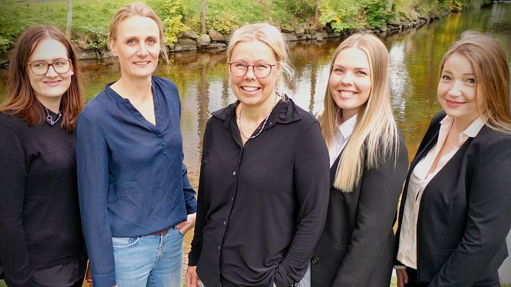 Marie Bengtsson grundare av L&M Ekonomipartner Online (i mitten) tillsammans med sina medarbetare