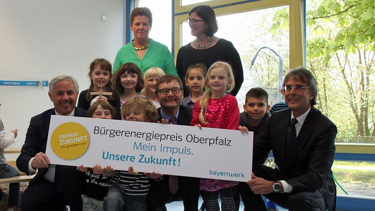 Presseinformation: Bürgerenergiepreis Oberpfalz: Bewerbungsstart 2015 - Bayernwerk und Bezirksregierung würdigen Impulse für die Energiezukunft