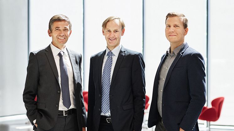Storebrands fondsseleksjonsteam (f.v.) Karsten Solberg, Georg Lund og Marius Valantiejus. Foto: Storebrand.