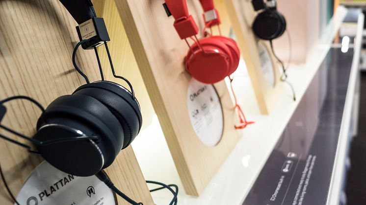 Musik-elsker? Der er udstillet over 50 forskellige hovedtelefoner i den nye city-butik på Nytorv i Aalborg. 