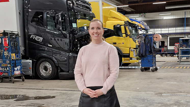 Louise Billinger, vd för Värmlands Motor, får MRFs Stora Pris 2022 för sina enastående insatser för att ge sin verksamhet med tunga fordon en tydlig hållbar prägel. 