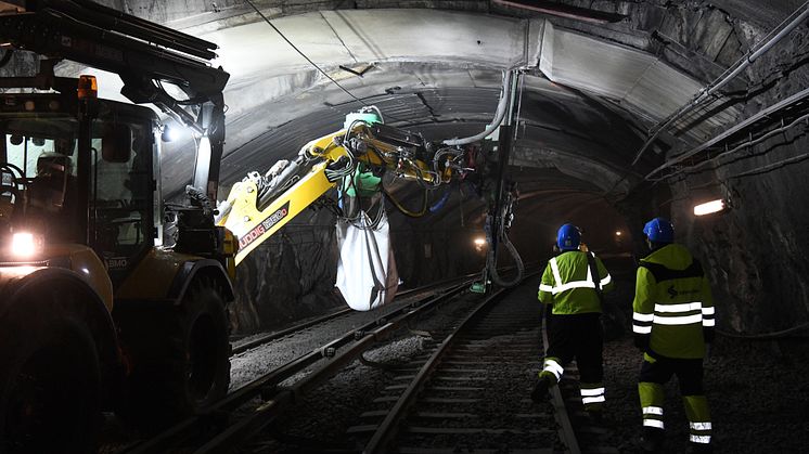 T-banetunnelen mellom Majorstuen og Stortinget stenger fire kvelder i uken for vedlikeholdsarbeider. Her fra tilsvarende arbeider mellom Tøyen og Ensjø.