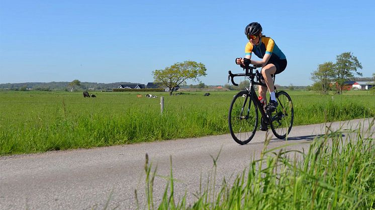 Anna Friborg cyklar för att slå världsrekord. I samband med försöket samlar hon in pengar till Barndiabetesfonden.