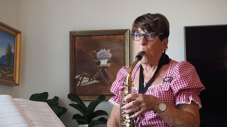 Inger och saxofonen - ett av hennes många fritidsintressen