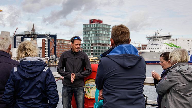 Die Stadtführer zeigen ihr geliebtes Kiel aus voller Überzeugung: zu Fuß, per Fahrrad, Schiff oder Bus