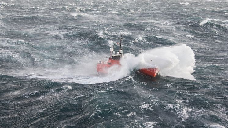 'Esvagt Delta' has taken its share of the tow to the construction of ESVAGT as a Danish offshore shipping company; a hard work, as the picture from a storm on the North Sea shows