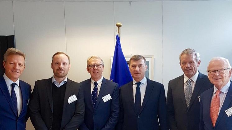 Pictured from left: Jean-Charles de Cordes (Head of Brussels Office Anzyz), Professor Ole-Christoffer Granmo (CTO), Per Morten Hoff (Chairman of Anzyz Board), Andrus Ansip (Commission Vice-President for the Digital Single Market), Svein Olaf Olsen (C